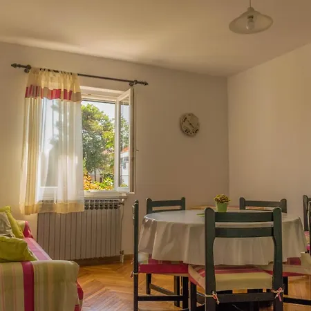 Apartments White & Green In Malinska Exterior photo