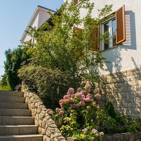Apartments White & Green In Malinska Exterior photo
