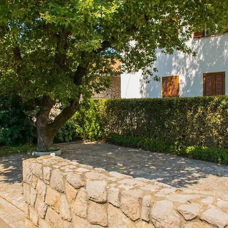 Apartments White & Green In Malinska Exterior photo