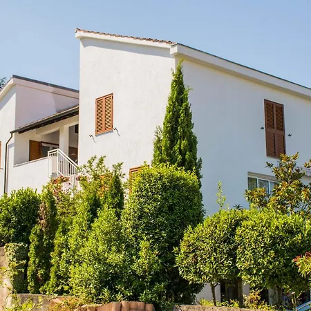 Apartments White & Green In Malinska Exterior photo