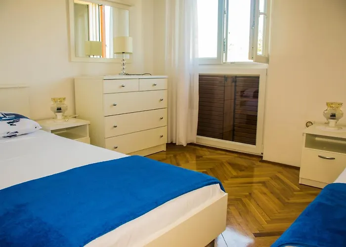 Apartments White & Green In Malinska