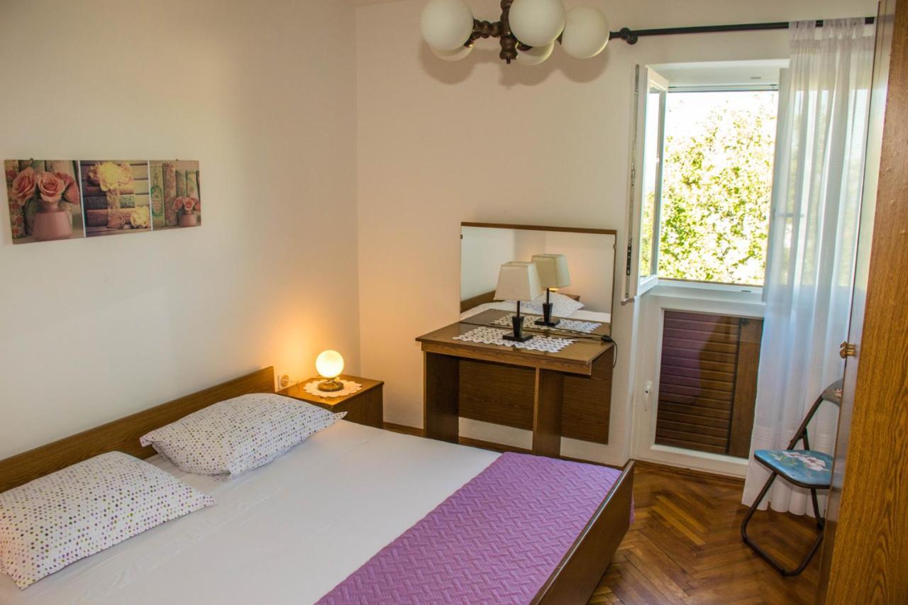 White & In Apartment Malinska