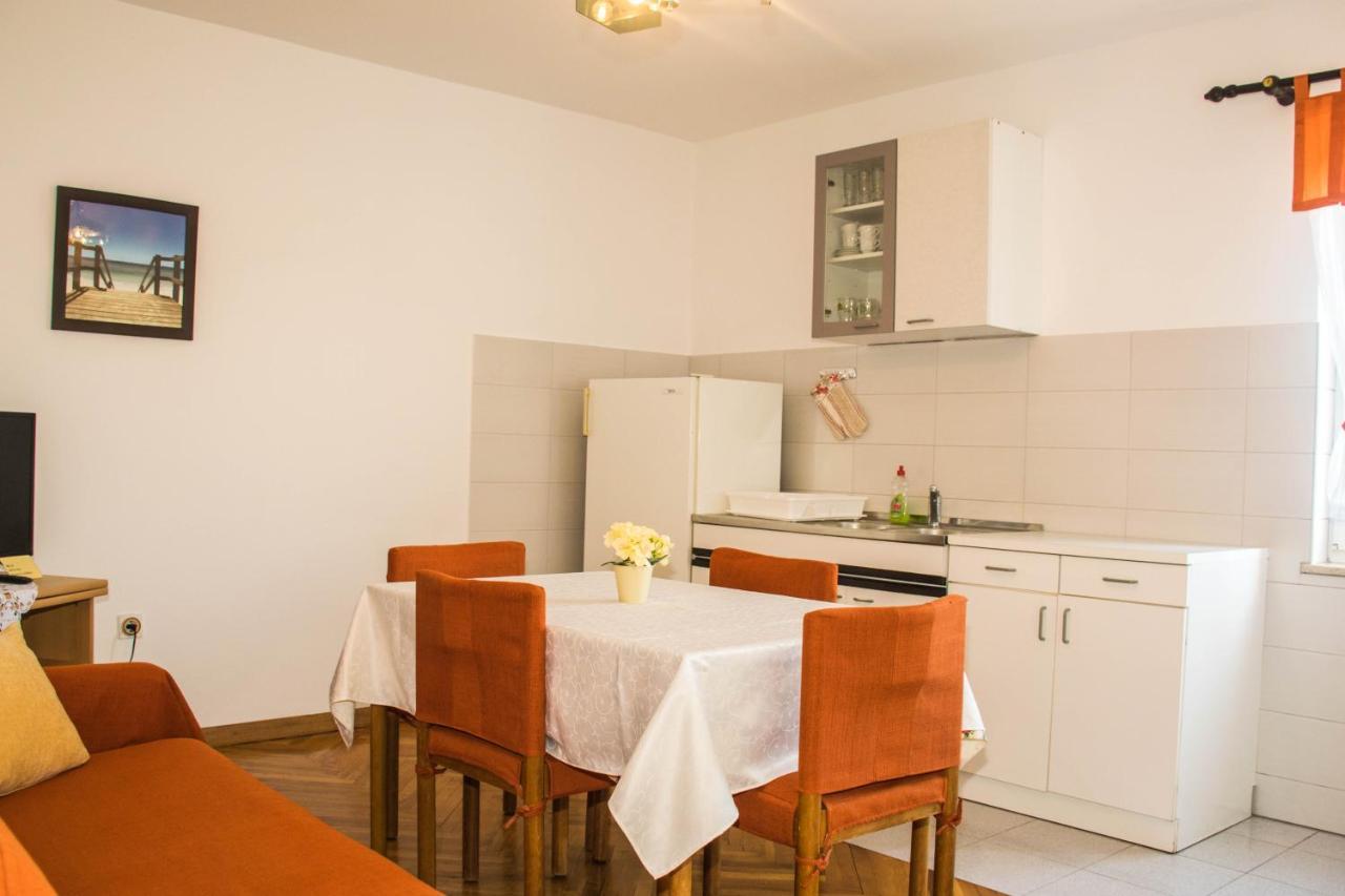 Apartment White & In *