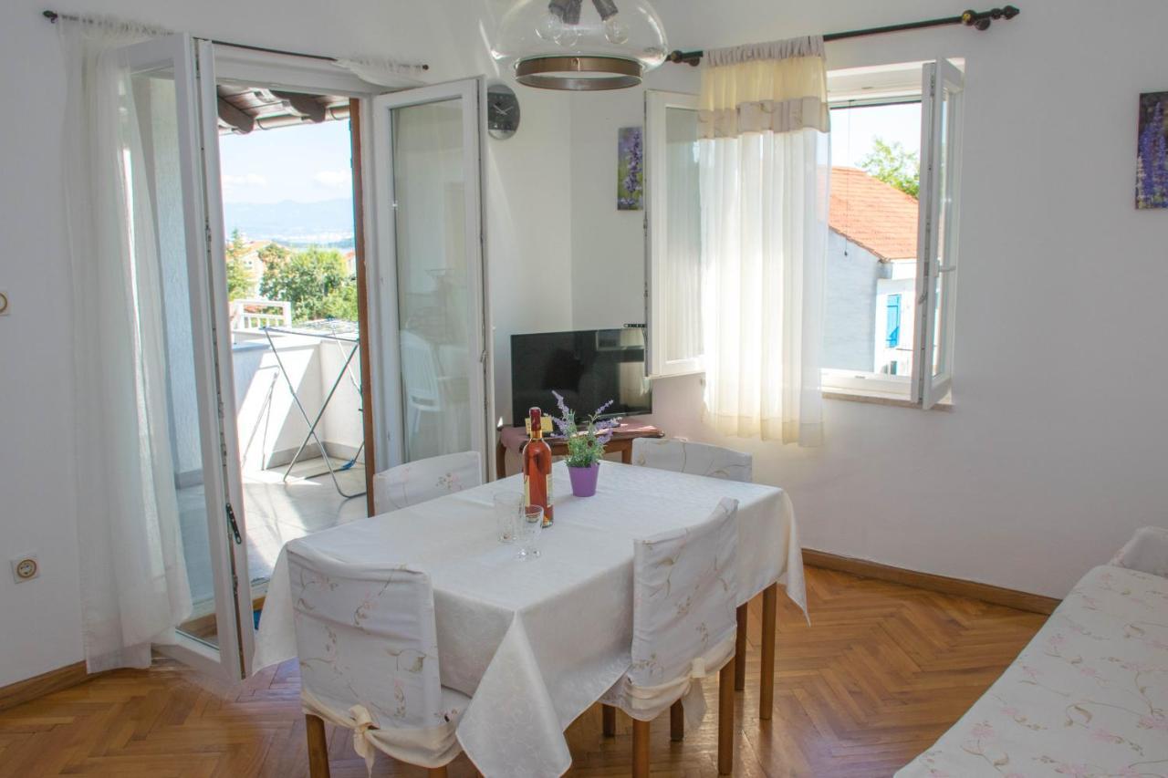 Apartment White & In Malinska